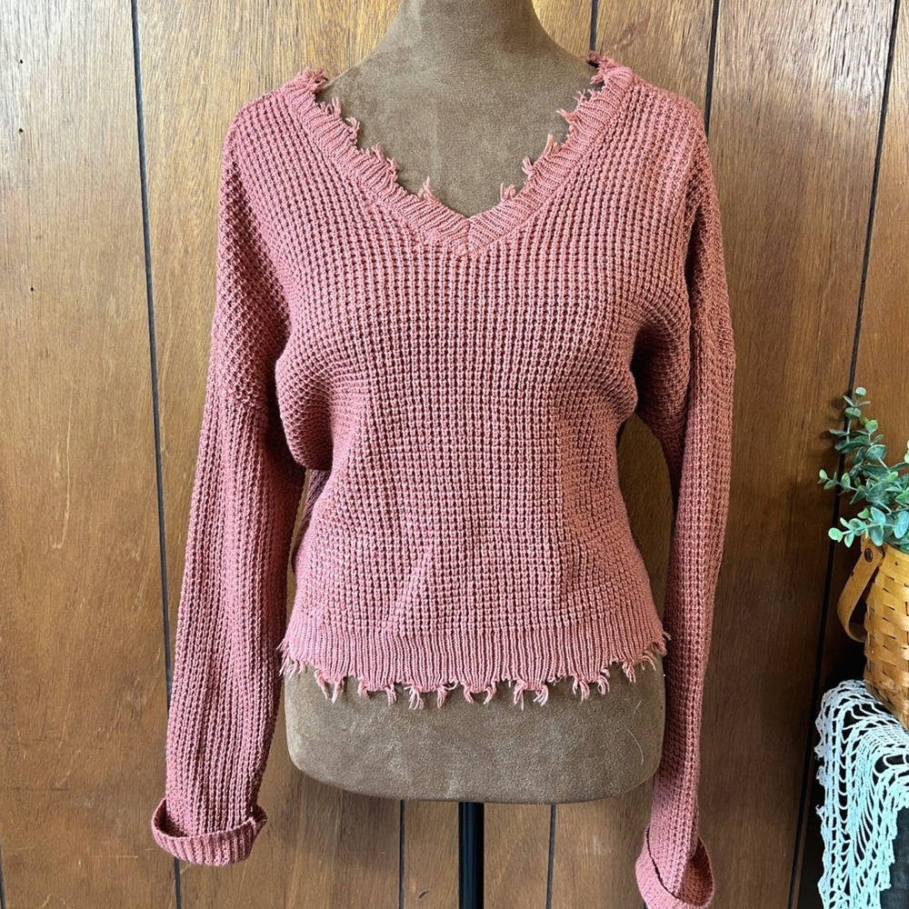 Moon & Madison Distressed V Neck Waffle Knit Sweater Coral Pink Size M
